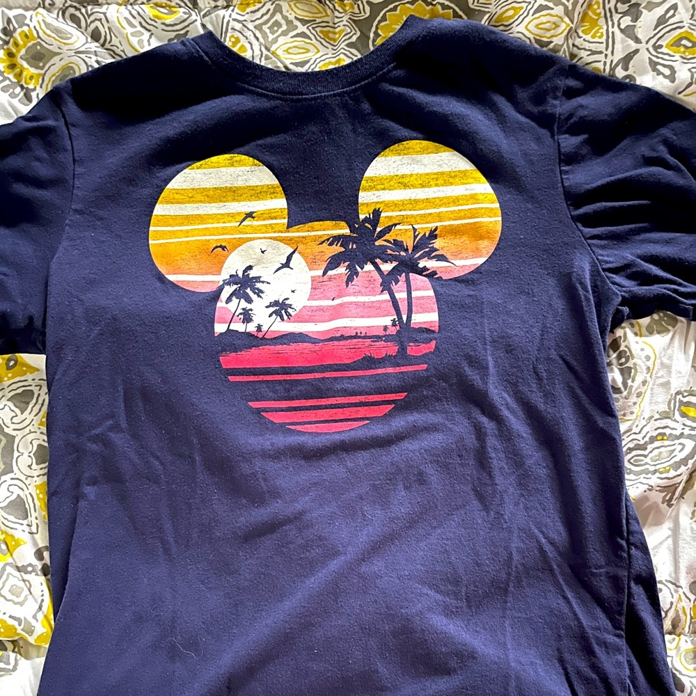 Boys Disney tee. Size m